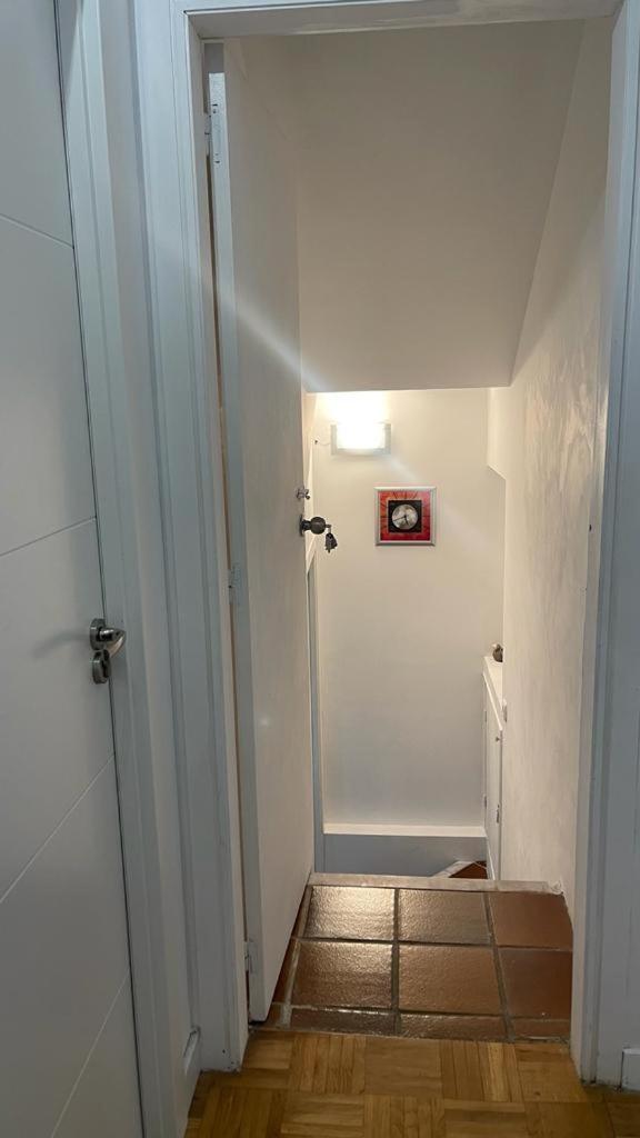 Cool Basement Studio In Hosts House With Private Terrace And Bbq 지주르메이어 외부 사진